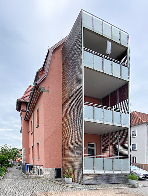 Sanierung mit Balkonanbau eines Mehrfamilienwohnhauses in Mühlhausen (Thüringen) 2